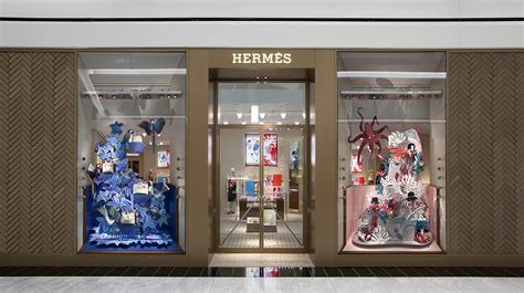 hermes opening hours.